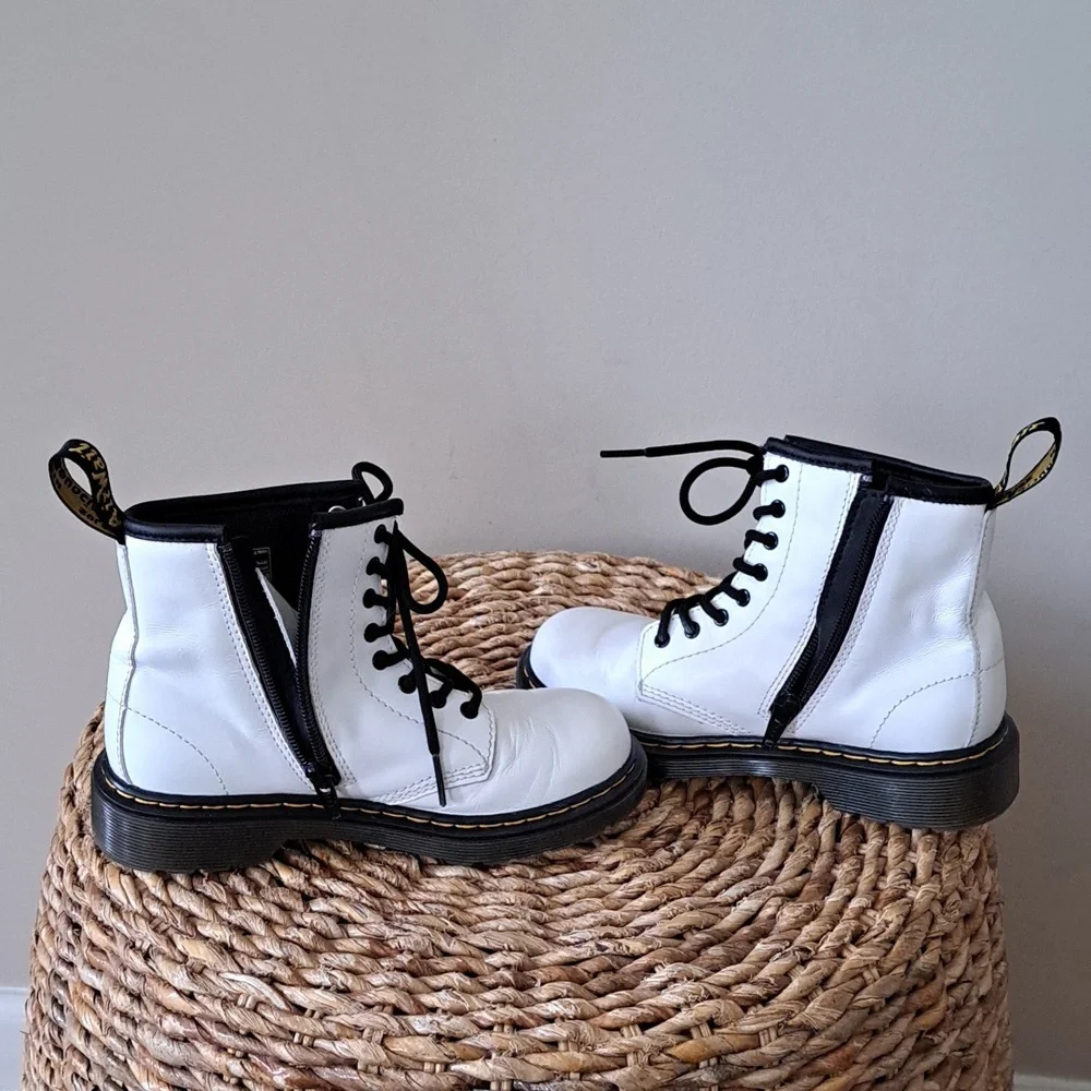 Dr. Martens Girls Zavala‎ White Leather Combat Ankle Booties Lace-up Zip S-1